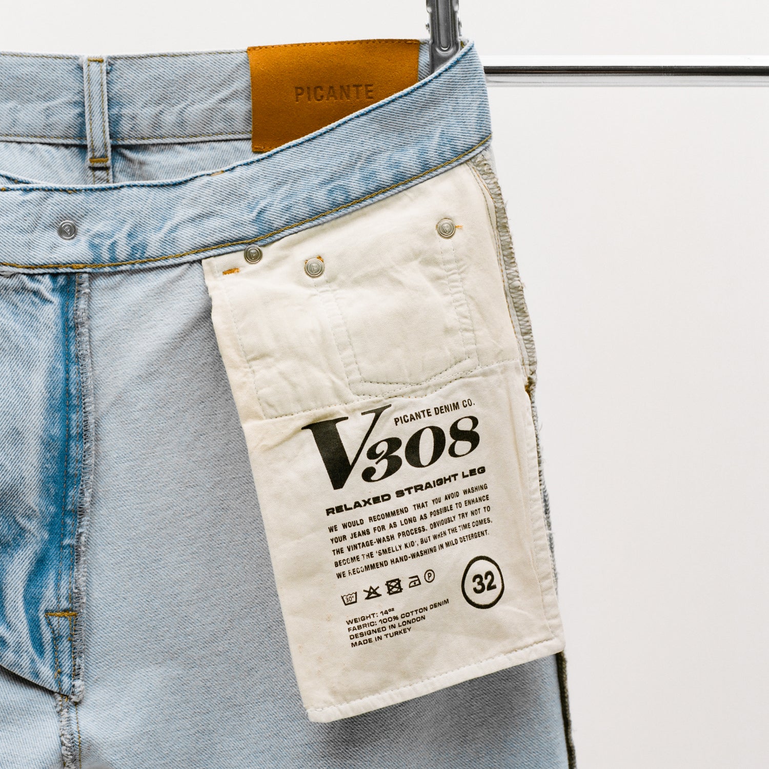 Straight Leg Jeans V308