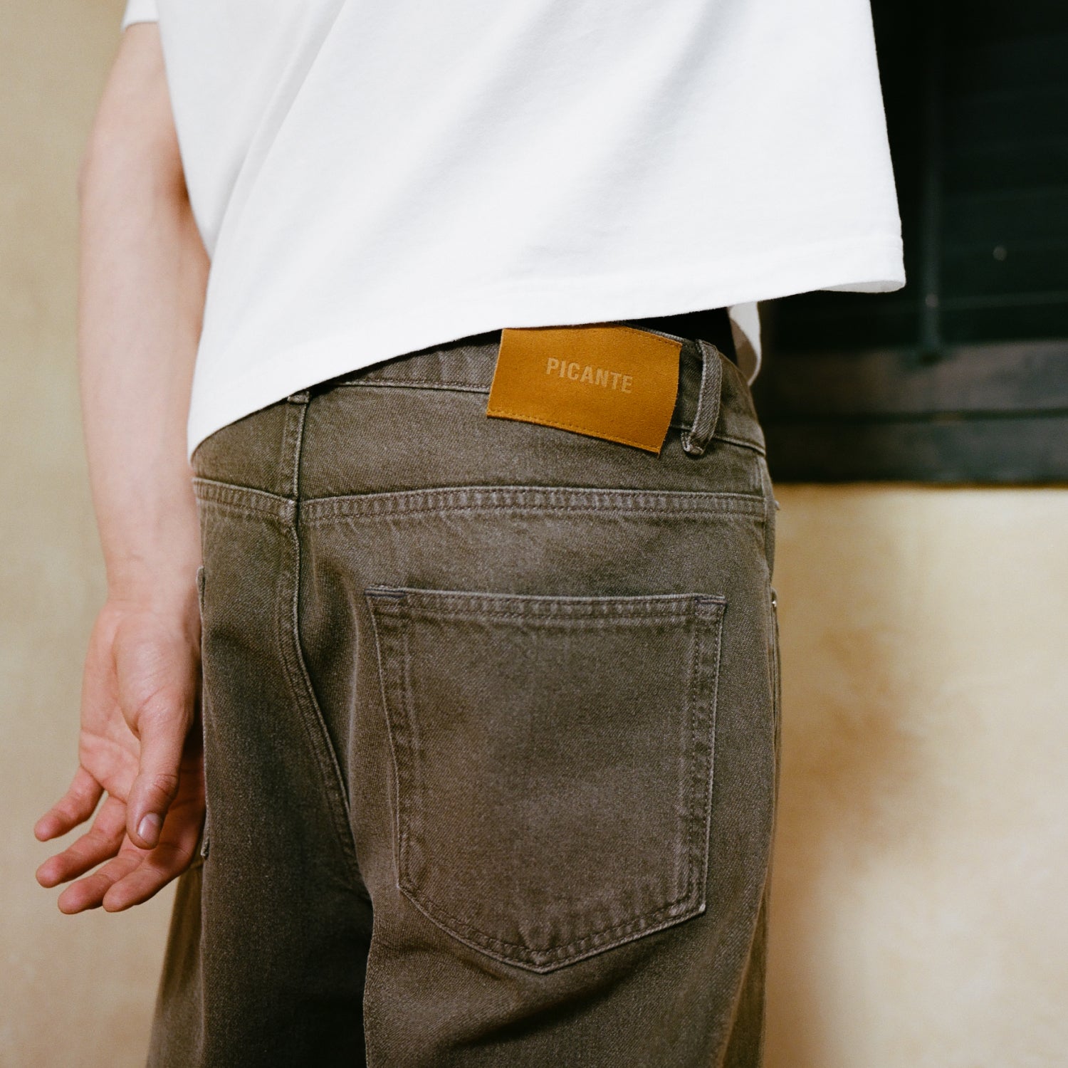Straight Leg Jeans V308